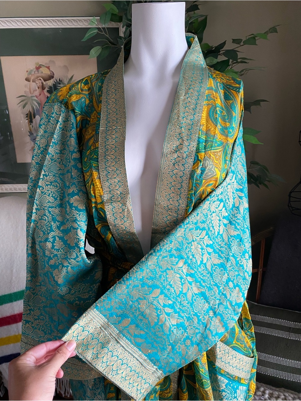 India Silk Handmade Robe - Picture 5 of 10